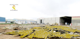 El Seprona paraliza la demolición de una nave Seprona