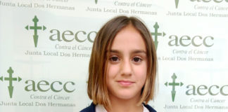 María Ojeda, una nazarena de 10 años, dona su pelo a la AECC María Ojeda
