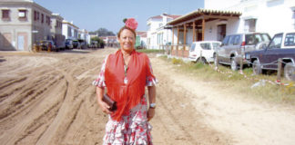 Pepi Mendizábal, camarera del Simpecado de Nuestra Señora del Rocío Nazareno (I) Pepi Mendizábal