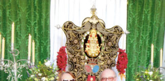 Pepi Mendizábal, camarera del Simpecado de Nuestra Señora del Rocío Nazareno (y II) Pepi