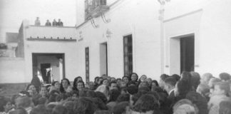 Hora libre en los almacenes para ver la boda de Isabel la sastra Isabel