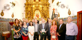 El Ayuntamiento de Dos Hermanas recibe la Medalla de Oro de Santa Ana Ayuntamiento de Dos Hermanas