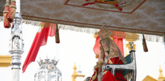 La Virgen de Valme recorrió la ciudad envuelta en devoción La Virgen de Valme