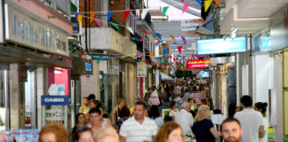 Dos Hermanas, con el comercio local en la III Shopping Night Shopping Night