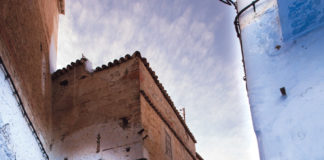 Estampas de Chefchaouen centran una exposición en La Almona Chefchaouen
