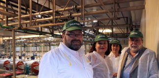 Carmen Crespo visita junto al Alcalde la planta de Dcoop Carmen Crespo
