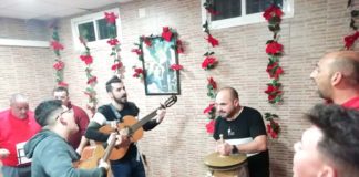 La comparsa de Dos Hermanas «El reino de los vivos» actúa en preliminares la comparsa de Dos Hermanas