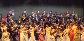 Concierto «Dos Puertos» a beneficio de la AECC en el Teatro Municipal Dos Puertos