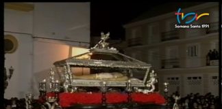 Entrada de la Hermandad del Santo Entierro en la Semana Santa de 1991