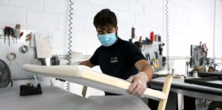 Andaluza de Marquetería se reinventa y fabrica mamparas de protección Andaluza de Marquetería