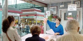 Diferentes puestos en los mercados municipales de abastos salen a licitación mercados municipales de abastos