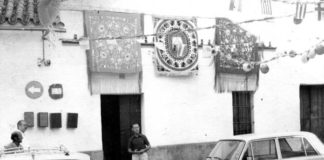 Manolito Castro, ‘El Niño de la Cosaria’: un despacho en el poyete de su casa El Niño de la Cosaria