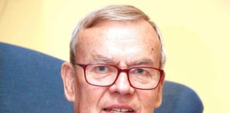 Fallece Carlos Benítez Saurel, histórico militante comunista y exconcejal nazareno Carlos Benítez
