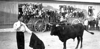 «Badila» ameniza una capea militar en Melilla Badila