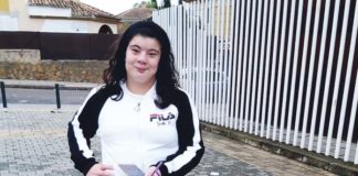 Dejan “olvidada” a una niña en un autobús durante seis horas