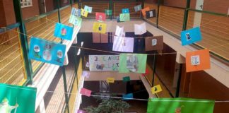 El IES Torre de los Herberos decora el centro con un tendedero de libros IES Torre de los Herberos