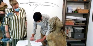 El paso de la Borriquita incorpora una mujer hebrea al conjunto paso de la Borriquita