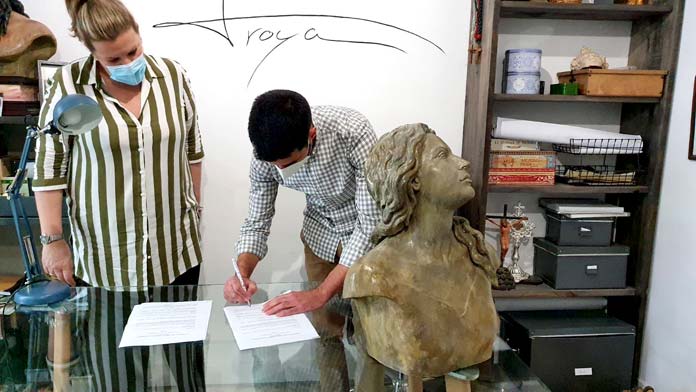 firma-troya-mujerhebrea-borriquita paso de la Borriquita