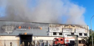 Incendio en una nave del Polígono Industrial de Fuente del Rey Incendio en una nave
