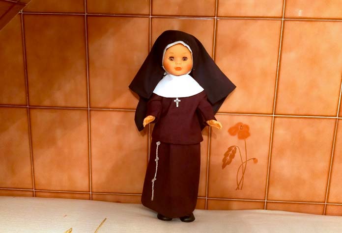 Alargar jurado desagradable Original exposición de muñecas Nancy por el Día de Todos los Santos