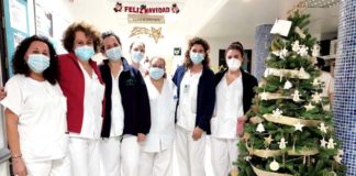 El Hospital de Valme dedica un árbol de Navidad a sus pacientes COVID Hospital de Valme