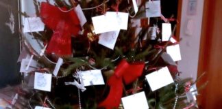 Árbol de Navidad Solidario para Cáritas de la parroquia del Rocío Árbol de Navidad Solidario