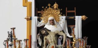 Amargura celebra su 70 aniversario con el traslado de sus Titulares a su Capilla Amargura