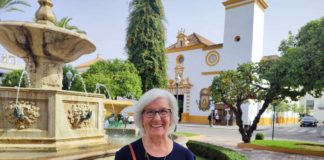 Paqui Garrido Morales, más de 70 años rizando flores Paqui Garrido