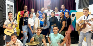 La chirigota «La Banda del columpio» se estrenará en el Falla chirigota