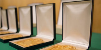 Medalla de Oro de la Provincia para dos nazarenos Medalla de Oro de la Provincia