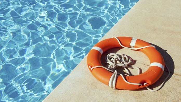 piscina-seguridad hombre ahogado