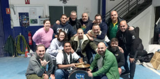 La comparsa Febrerillo El Loco en la Peña Bética comparsa Febrerillo El Loco