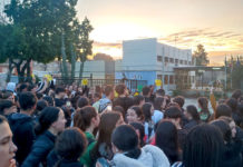Concentración para pedir a la Junta la mejora de los institutos Concentración