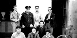 Nos dejó Azuquita: el bohemio barbero y genial guitarrista que lo jugaba todo al 14 Azuquita