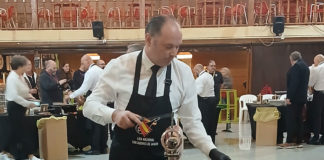 Pedro Luis Linero luchará por ser el mejor cortador de jamón de España Pedro Luis Linero