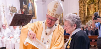 María Luisa Díaz Núñez recibe la Medalla Pro Ecclesia et Pontifice María Luisa Díaz Núñez