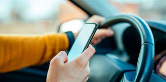 Tráfico realiza una campaña de control de las distracciones en el volante Tráfico
