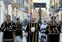 Santo Entierro estrena la restauración de la Cruz de Guía Santo Entierro