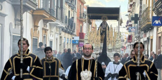 Santo Entierro estrena la restauración de la Cruz de Guía Santo Entierro