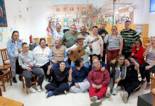 Así son los viernes en el taller de palmas de ANIDI: dos voluntarios, veintidós sonrisas ANIDI