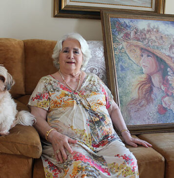 “Mi peluquería era la más moderna de Dos Hermanas. No eran clientas. Eran familia” Conchita Valladares