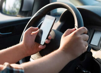 La DGT vigila las distracciones al volante distracciones al volante en Andalucía
