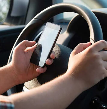 La DGT vigila las distracciones al volante distracciones al volante en Andalucía